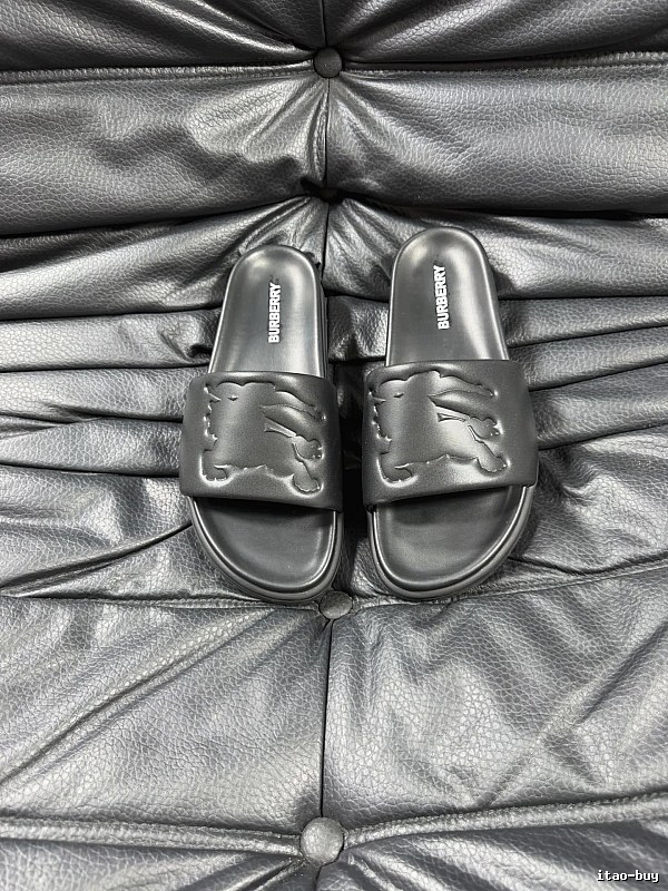 Burberry Knight Embossed Casual Style Black Slides