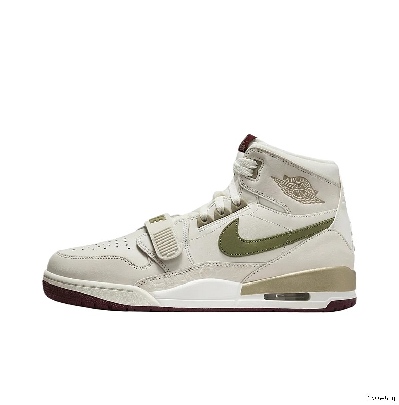 Jordan retro-style white sports shoes