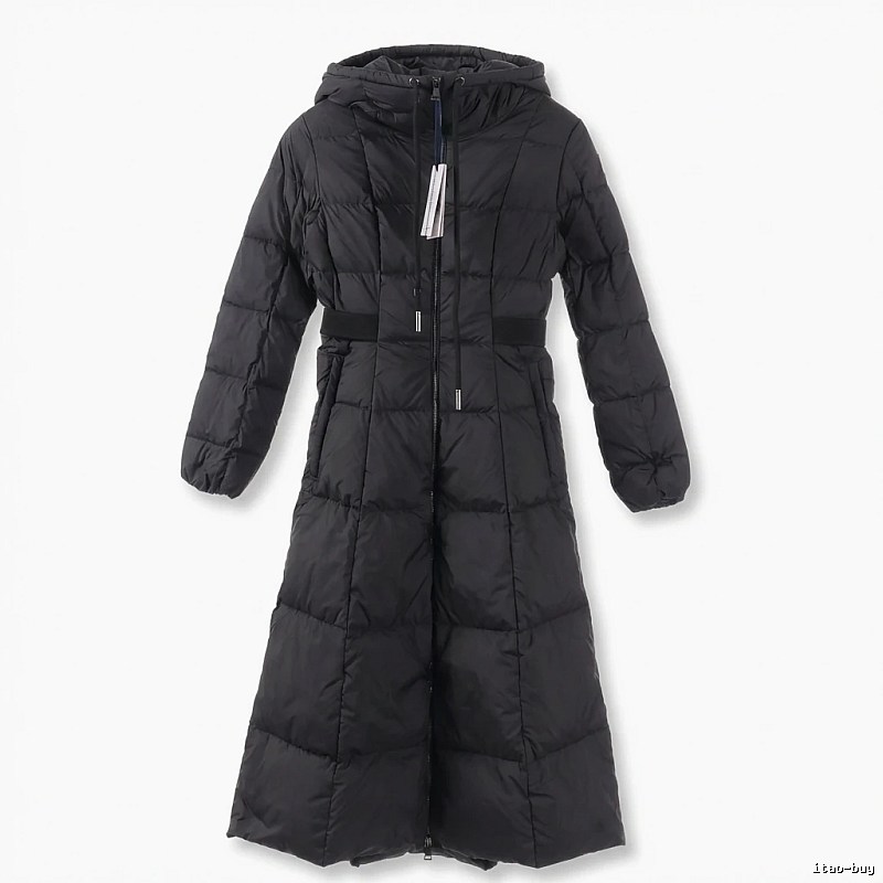 Long black down jacket of Moncler