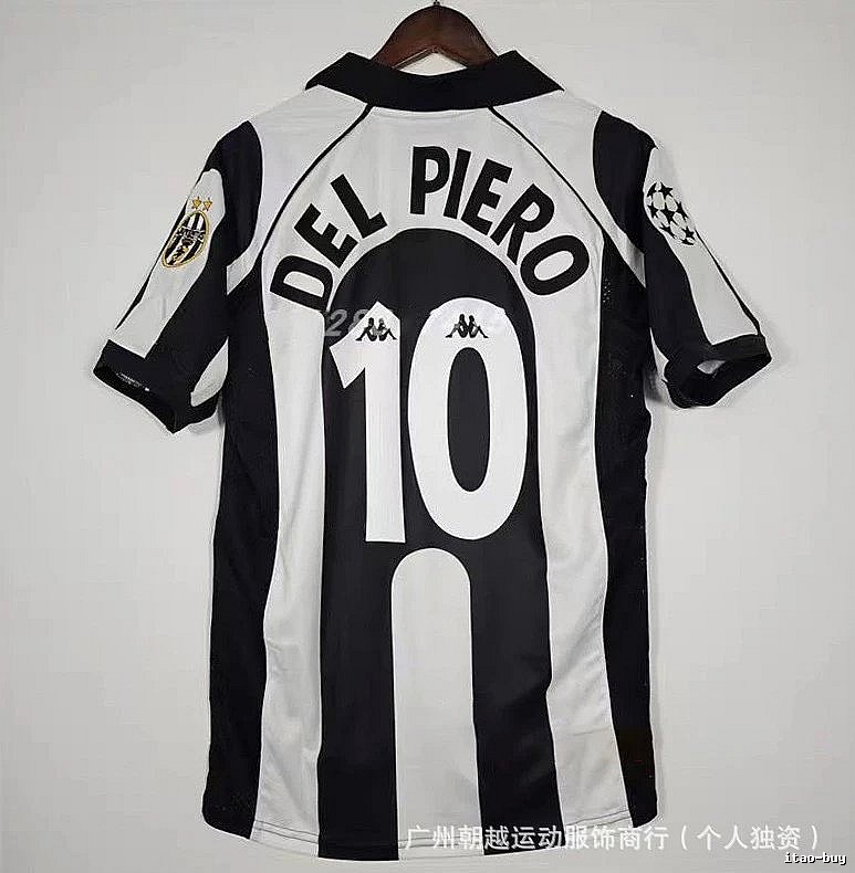 Manchester United Streetwear Beckham #7 soccer jersey White Black Retro with Logo Accent