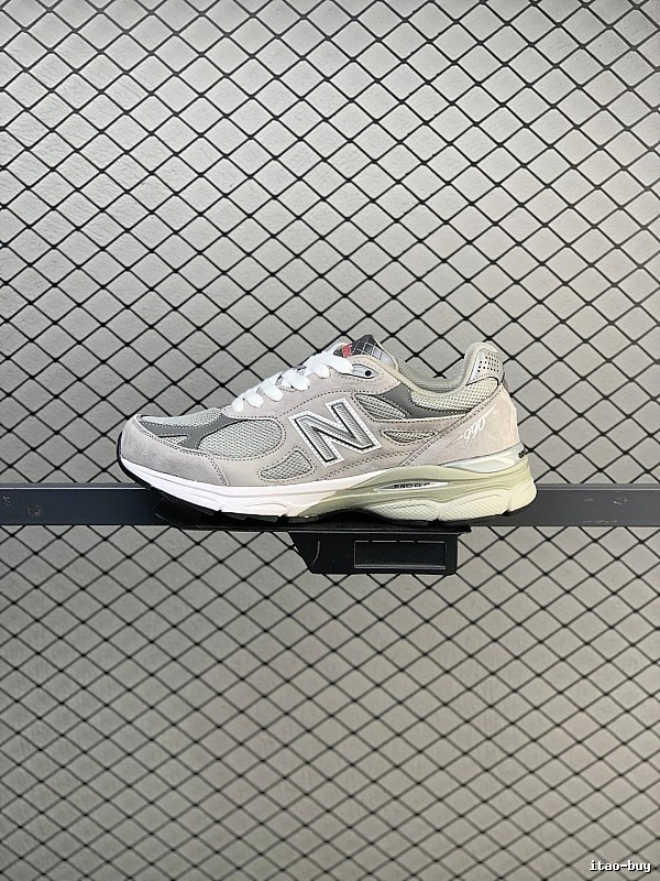 New Balance Gray Retro Runners and Streamlined Toe