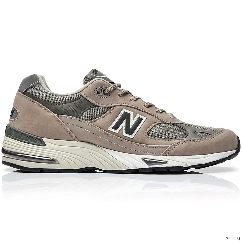 New Balance retro - style grey sports shoes