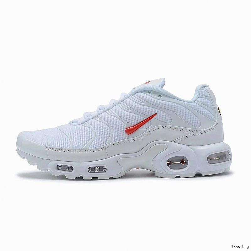 Nike retro-style white and red sports shoes
