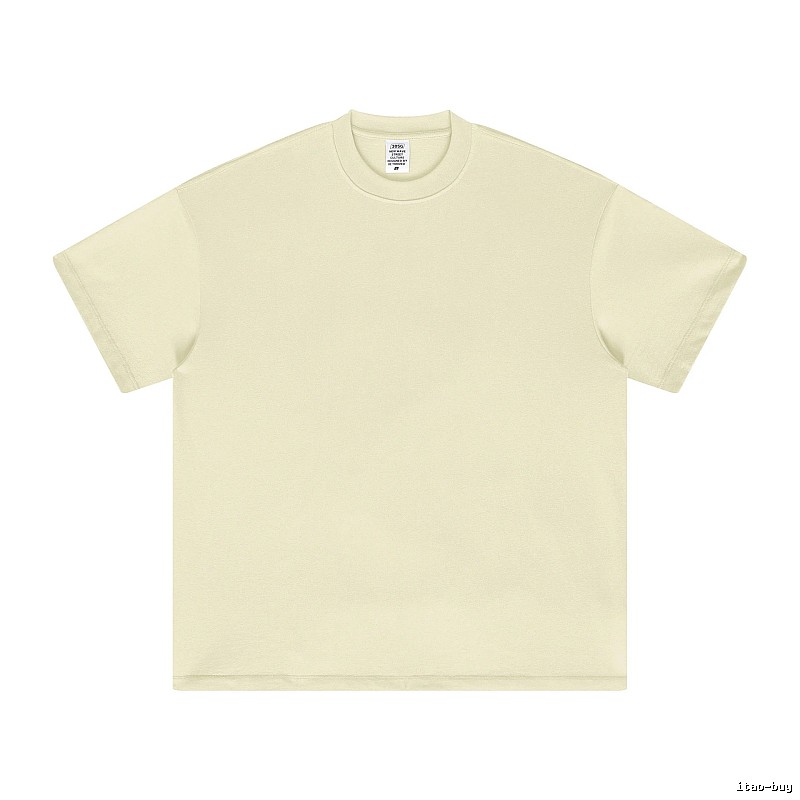 Patterned Plain white T-shirt Minimal White Short with Polished Detail