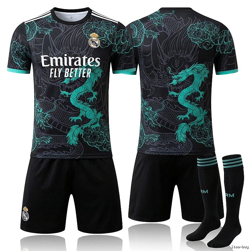 Real Madrid's black jersey with Chinese dragon pattern in the national style.