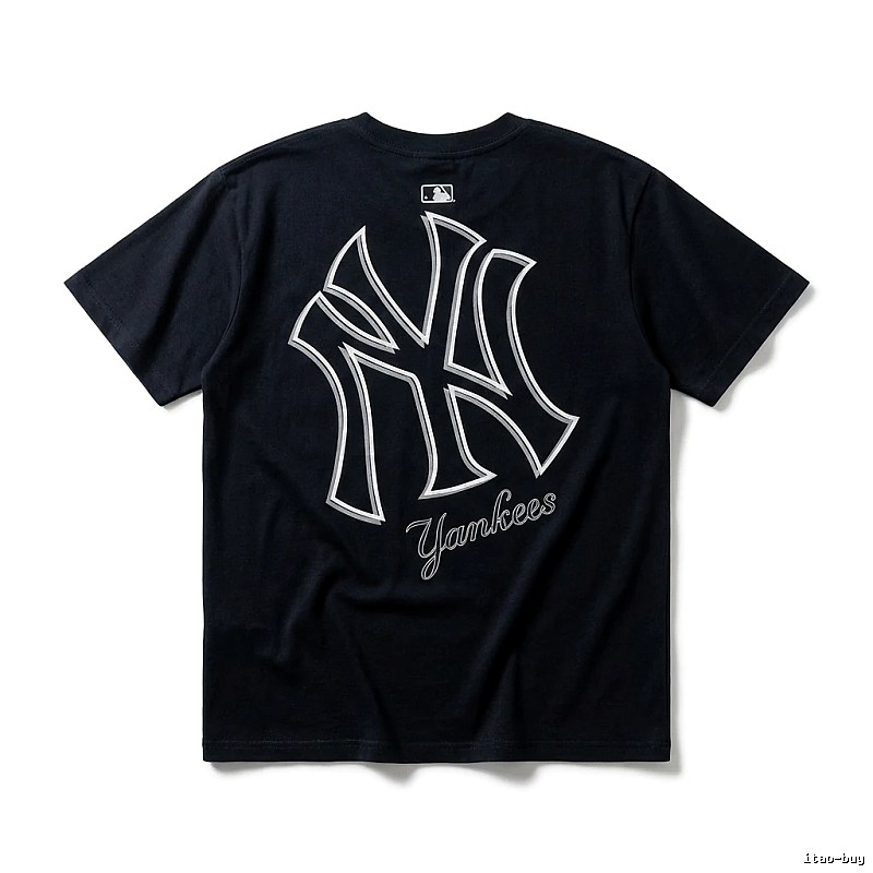 Simple-style black T-shirt of the MLB Yankees