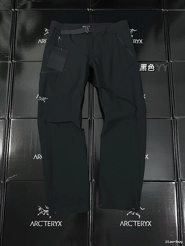 Technical Hiking Pants in Black with discreet logo - Arc'teryx