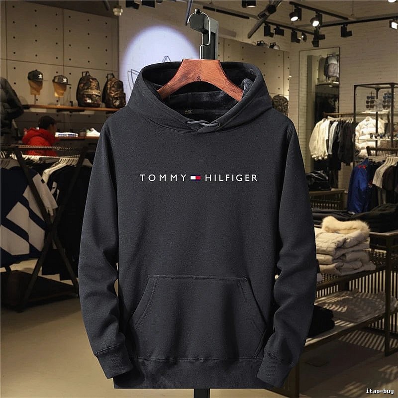 Tommy Hilfiger Black Logo Hoodie Streetwear Look