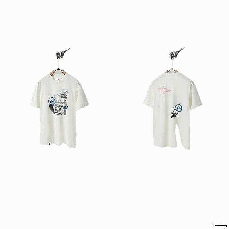 Travis Scott x Jordan Co-branded Graffiti-style Off-white T-shirt